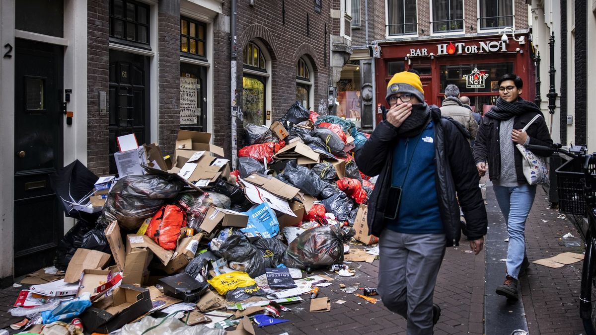 Fotky: Nizozemská města ochromila smrdutá stávka